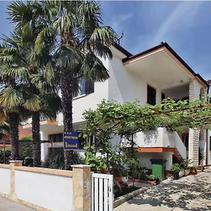  Apartment Corinne Garden