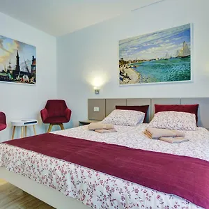  Apartment Morena